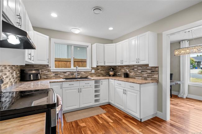 660 Phillips St, House other with 3 bedrooms, 2 bathrooms and 2 parking in Parksville BC | Image 6
