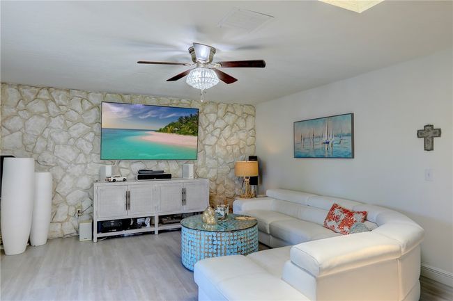 985 George St, House other with 2 bedrooms, 2 bathrooms and null parking in SEBASTIAN FL | Image 9