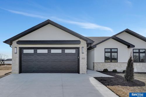 9201 Marbella Dr, Lincoln, NE, 68520-1523 | Card Image