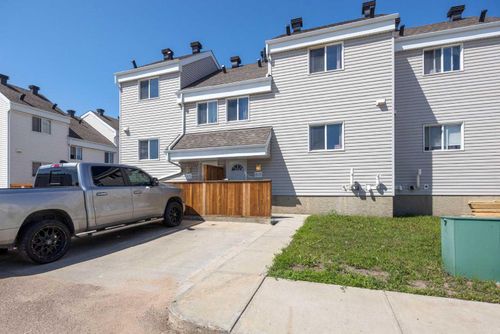 39-711 Beacon Hill Dr, Fort Mcmurray, AB, T9H3R5 | Card Image