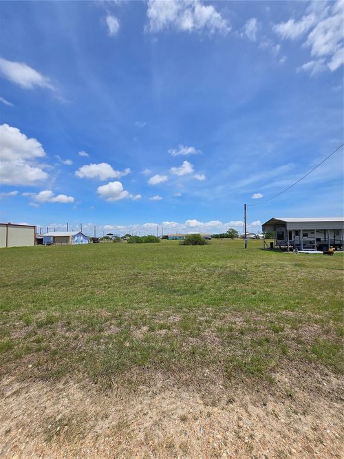 51 Dog Fish Dr, Palacios, TX, 77465-7273 | Card Image