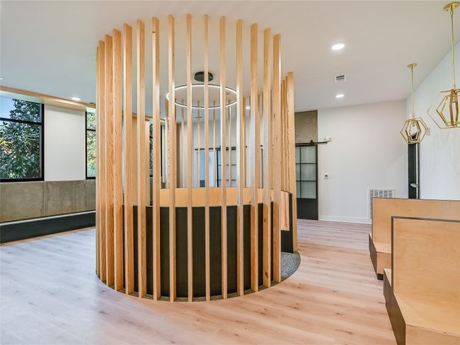 Owner's lounge complete with private work pods and TV | Image 16