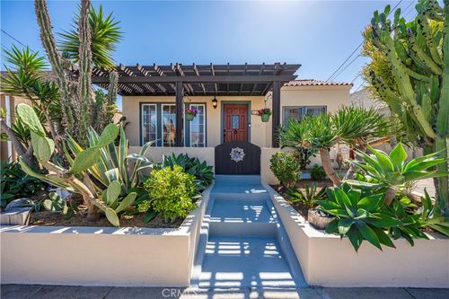 4500 E Barker Way, Long Beach, CA, 90814-3020 | Card Image