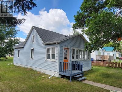 248 4th Ave W, House other with 2 bedrooms, 1 bathrooms and null parking in Unity SK | Image 2