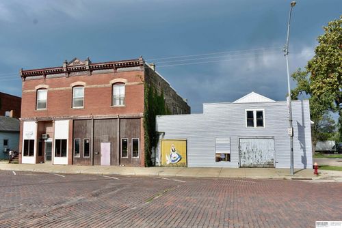 338-328-338 N Oakland Ave, Oakland, NE, 68045-1133 | Card Image