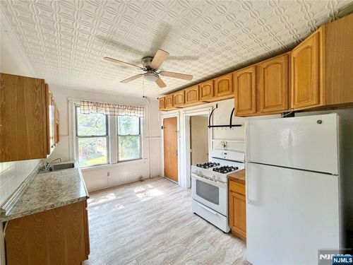 4 Swaine Pl, West Orange, NJ, 07052-5216 | Card Image