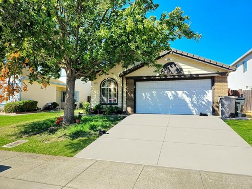 8568 Derlin Way, Sacramento, CA, 95823-6126 | Card Image
