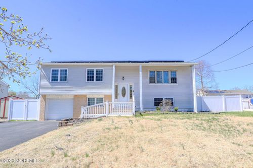 546 Vaughn Ave, Toms River, NJ, 08753-5839 | Card Image