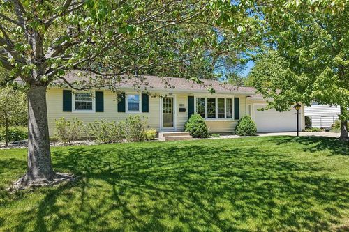 345 Veldor St, Oregon, WI, 53575-1420 | Card Image