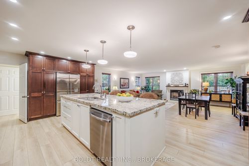 25 Neptune Dr, Saint Catharines, ON, L2M2S3 | Card Image