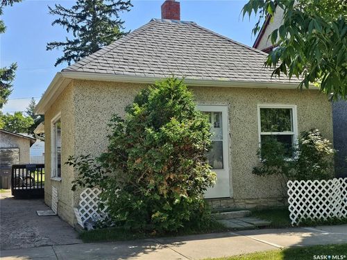 742 100th St, North Battleford, SK, S9A0T7 | Card Image
