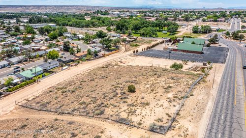 711 E 30th Street, Farmington, NM, 87401 | Card Image