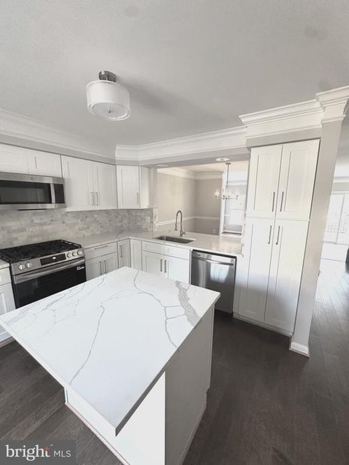 1947 Inglebrook Dr, WOODBRIDGE, VA, 22192-2456 | Card Image