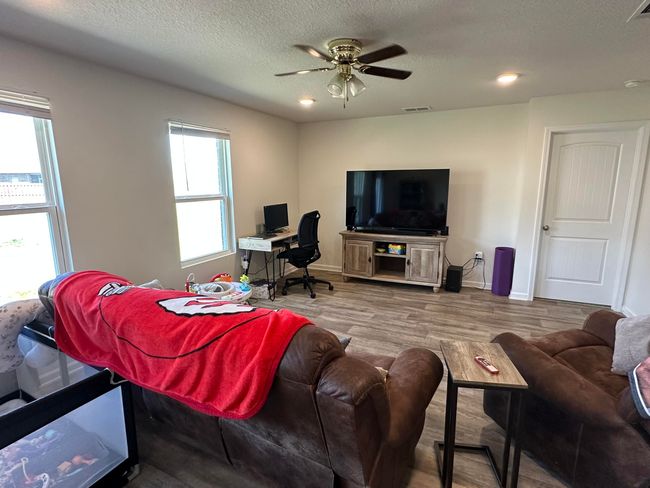 Large family room | Image 5