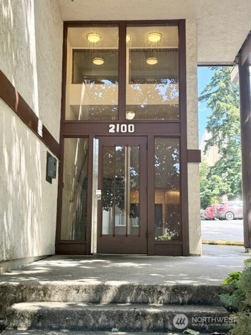 104-2100 N 106th St, Seattle, WA, 98133-9546 | Card Image