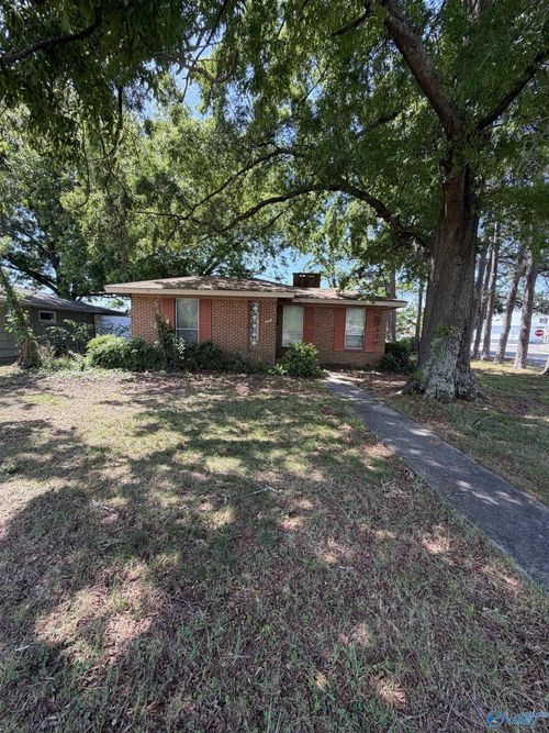 1001 Royal Drive Se, Decatur, AL, 35601 | Card Image
