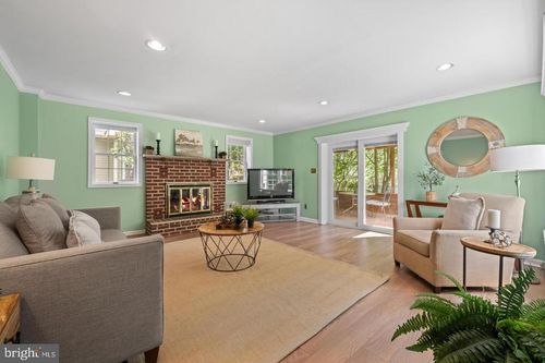 77 Forest Rd, SPRINGFIELD, PA, 19064-2209 | Card Image