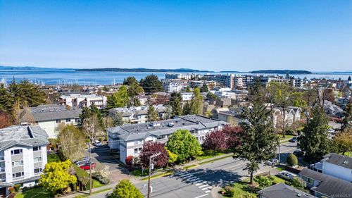 206-9945 Fifth St, Sidney, BC, V8L2V6 | Card Image