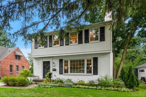 31617 Auburn Dr, Beverly Hills, MI, 48025-4221 | Card Image