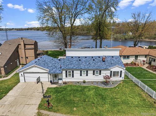 3142 Ponemah Drive, Fenton Charter Township, MI, 48430 | Card Image