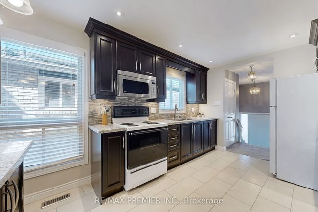 191 Invergordon Ave, House other with 6 bedrooms, 3 bathrooms and 4 parking in Scarborough ON | Image 12