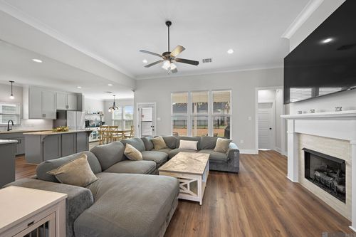 39215 Canopy Ct, Gonzales, LA, 70737-7263 | Card Image