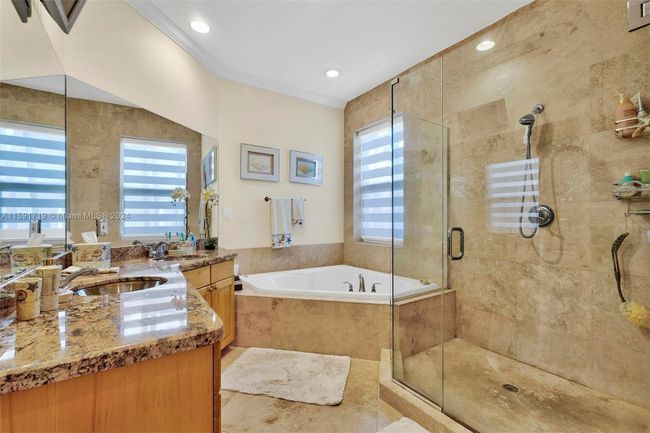 7431 Center Bay Dr, House other with 3 bedrooms, 3 bathrooms and null parking in North Bay Village FL | Image 12