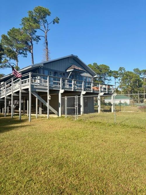 425 River Rd, Carrabelle, FL, 32322-5022 | Card Image
