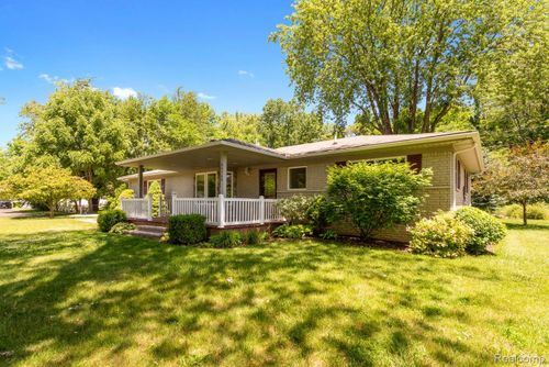 25762 Strath Haven Dr, Novi, MI, 48374-2341 | Card Image