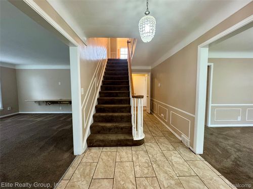 19677 Roslyn Rd, Detroit, MI, 48221-1892 | Card Image