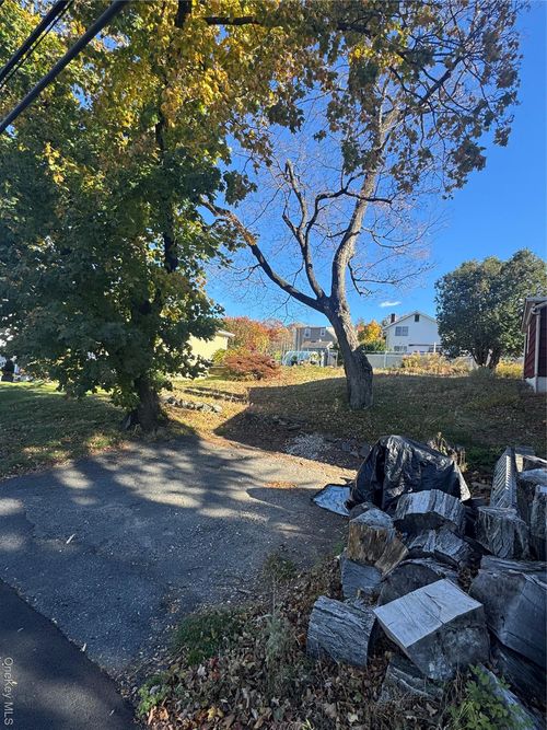 37 Hayhurst Ave, Valhalla, NY, 10595-2009 | Card Image