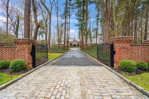 2 Factory Pond Rd, Locust Valley, NY, 11560-1405 | Card Image