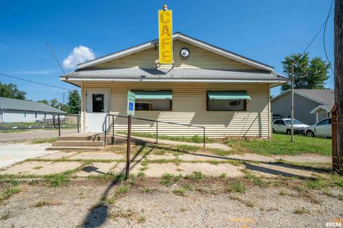 301 E Main St, South Pekin, IL, 61564-7004 | Card Image