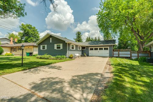 1115 Pioneer Dr, Bismarck, ND, 58501-1256 | Card Image