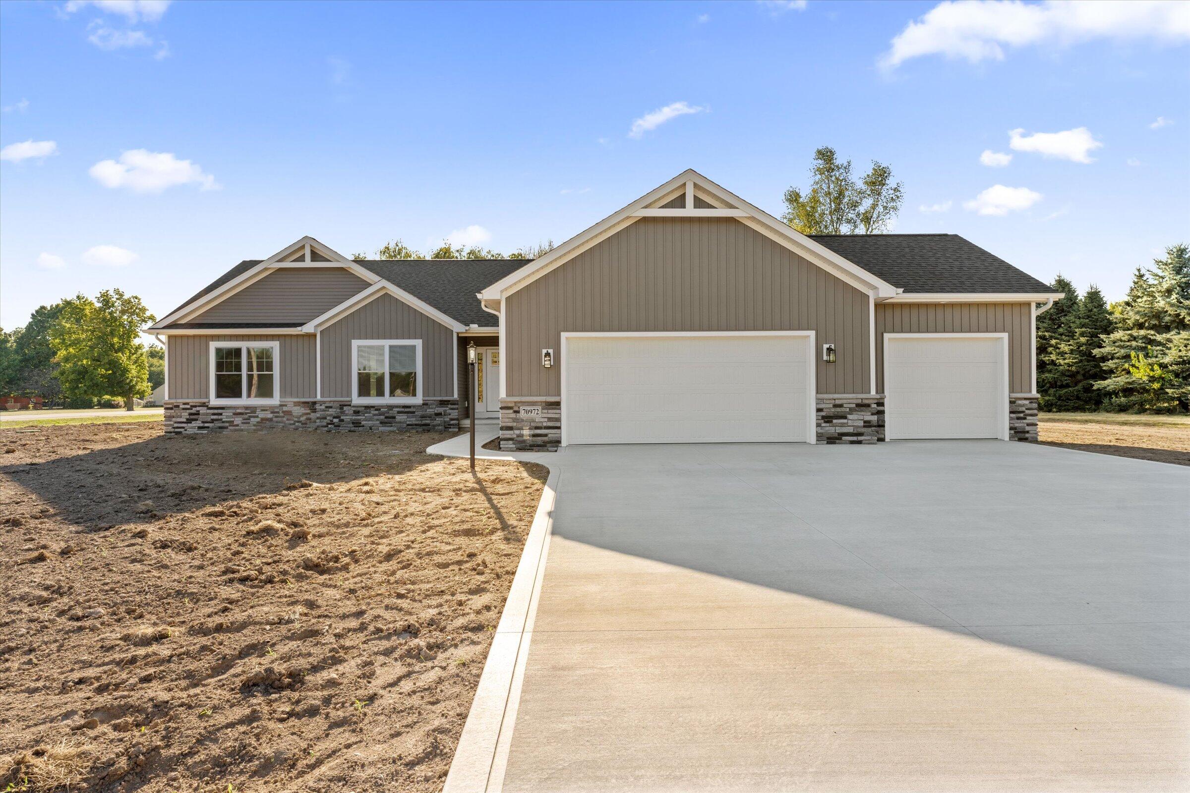 Kristy Ln, Edwardsburg, MI 49112