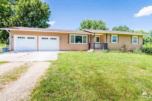16657 Trail Rdg, Wamego, KS, 66547-9614 | Card Image
