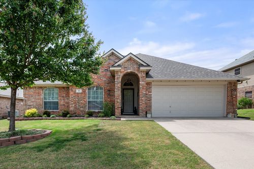 909 Mesquite Drive, Burleson, TX, 76028 | Card Image