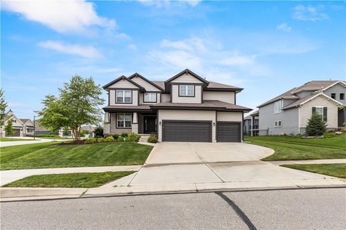 9196 Green St, Lenexa, KS, 66227-3514 | Card Image