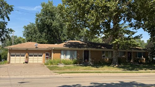 2110 W Central Park Avenue, Davenport, IA, 52804 | Card Image