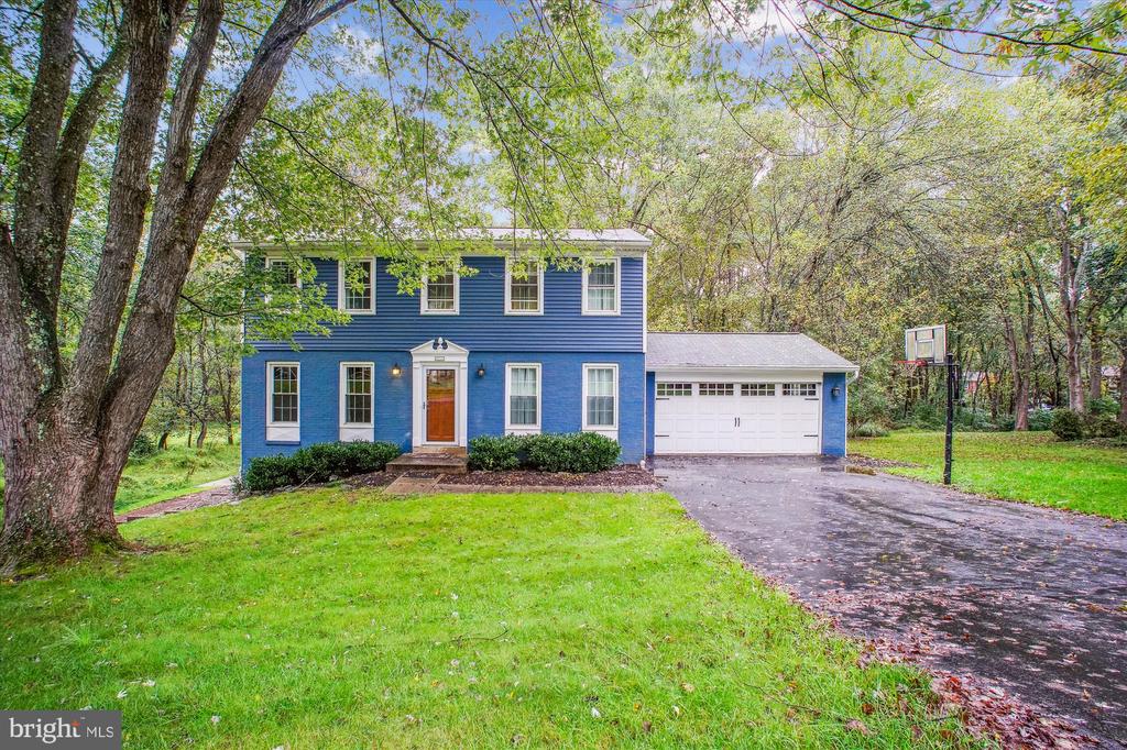 Westwood Hills Dr, Herndon, VA 20171