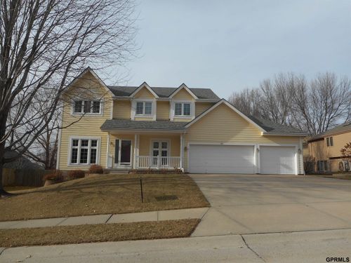 110 Wilma Rd, Papillion, NE, 68133-3333 | Card Image
