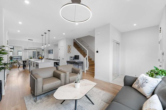 2213 77 Street Sw, Townhouse with 2 bedrooms, 3 bathrooms and 2 parking in Calgary AB | Image 7