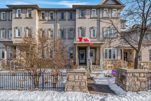 8917 Yonge St, Richmond Hill, ON, L4C0L5 | Card Image