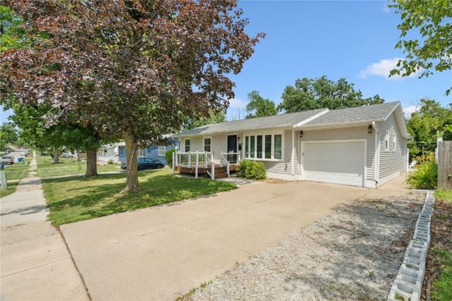 3642 Redbud Rd Ne, House other with 4 bedrooms, 2 bathrooms and null parking in Cedar Rapids IA | Image 4