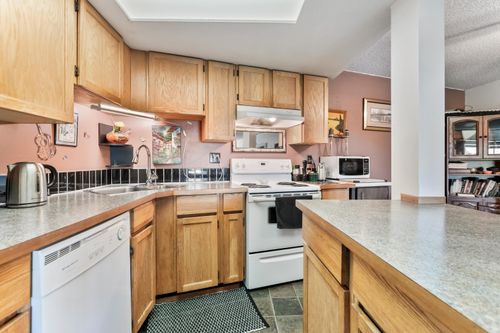 37-11900 228 St, Maple Ridge, BC, V2X6L9 | Card Image