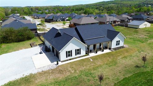 1528 S Roberts Rd, Fayetteville, AR, 72701-7495 | Card Image