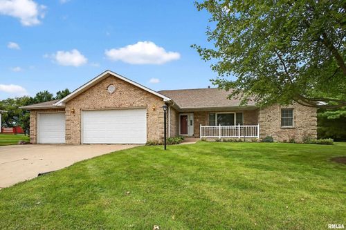 18 Dexter Blvd, Eldridge, IA, 52748-9538 | Card Image