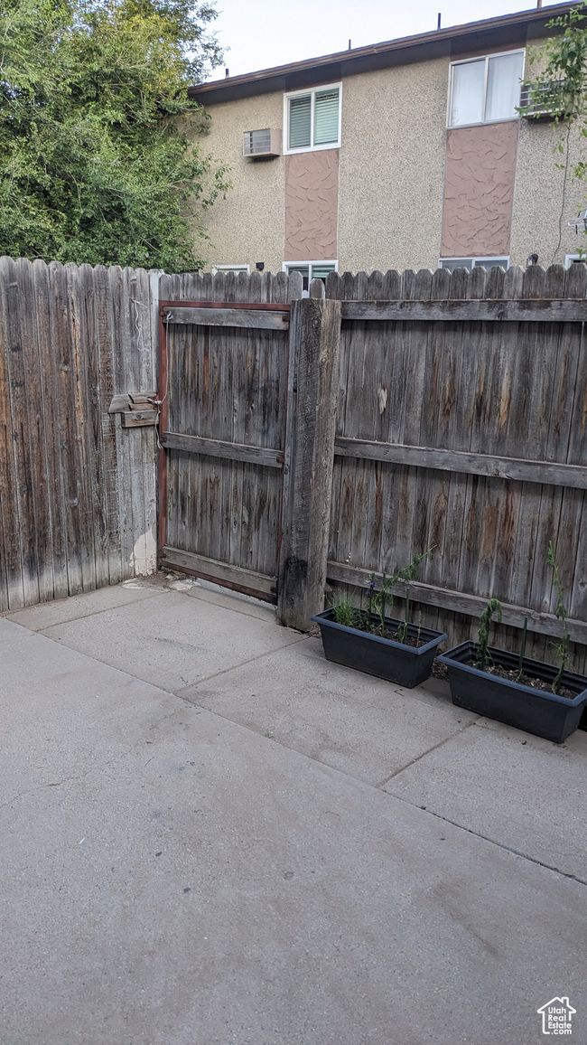 View of gate | Image 4