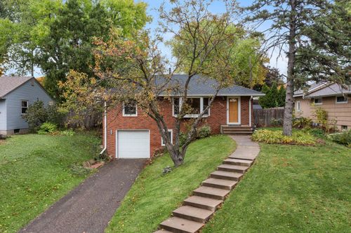 3240 Ewing Ave N, Robbinsdale, MN, 55422-3202 | Card Image