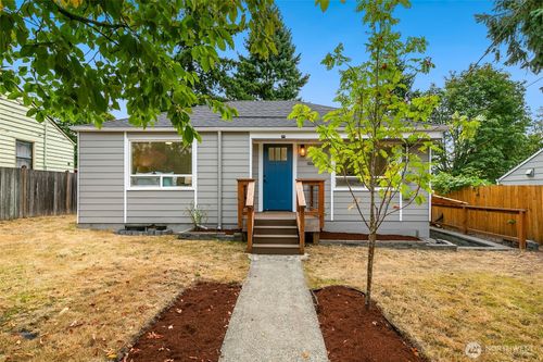 10346 Ashworth Avenue N, Seattle, WA, 98133 | Card Image